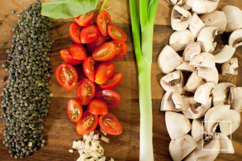 Чечевица с грибами и помидорами - Шаг 1