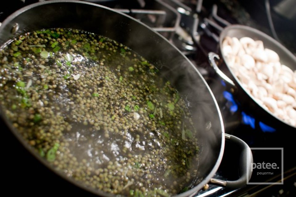 Чечевица с грибами и помидорами - Шаг 5