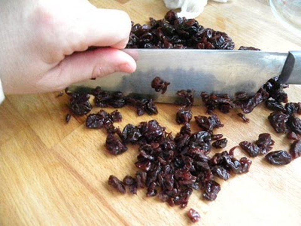 Куриный салат с сушеной вишней - Шаг 3