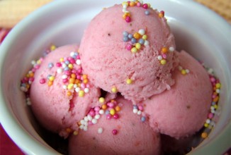 Клубничное мороженое