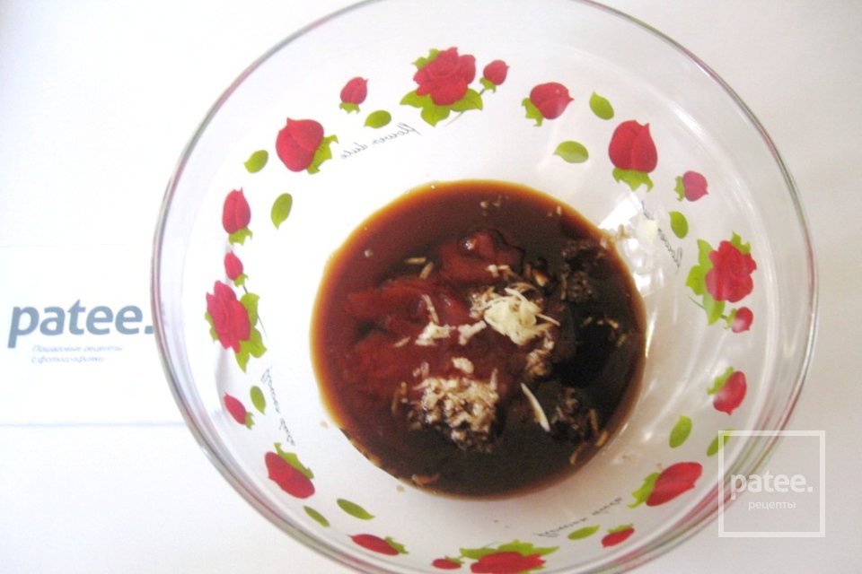 Курица в медово-соевом соусе, фаршированная рисом и грибами - Шаг 5