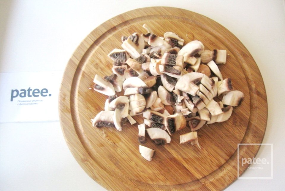 Курица в медово-соевом соусе, фаршированная рисом и грибами - Шаг 7