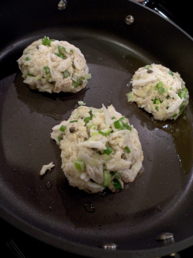 Крабовые оладьи с соусом ремулад - Шаг 5