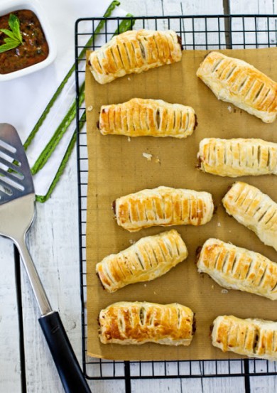 Роллы из слоеного теста с говяжьим фаршем - Шаг 6