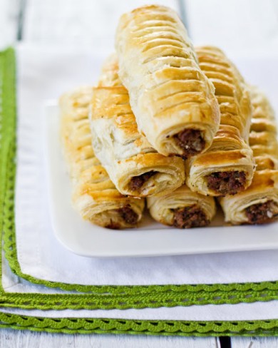 Роллы из слоеного теста с говяжьим фаршем - Шаг 7