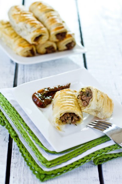 Роллы из слоеного теста с говяжьим фаршем - Шаг 8