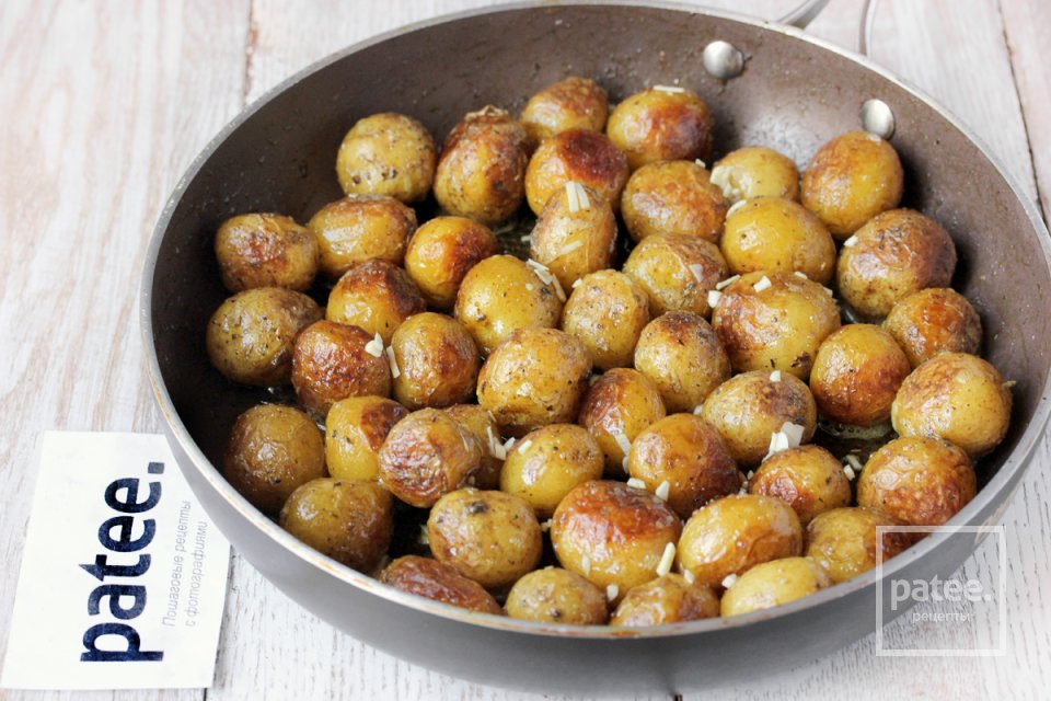 Картофель молодой по-селянски - Шаг 10