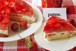 Торт желейный с клубникой