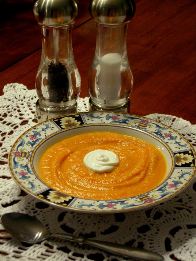 Сладкий морковный суп