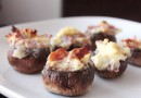 Фаршированные грибы с сыром и беконом