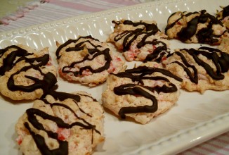 Вишнево-шоколадные макаруны