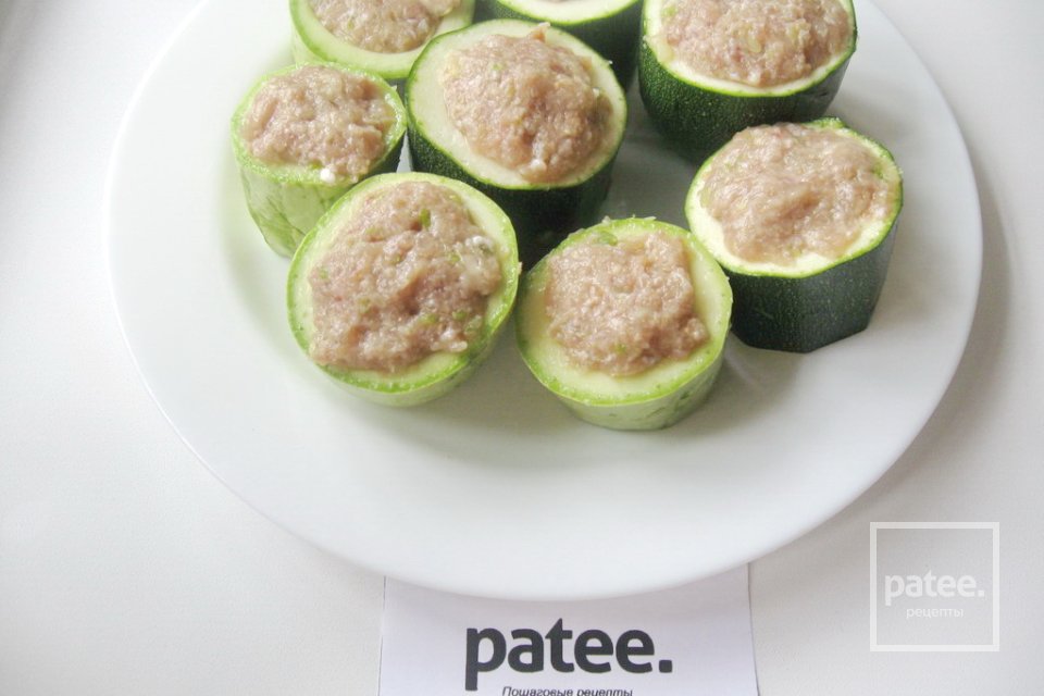 Кабачки с мясом - Шаг 8