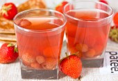 Компот из клубники и черешни
