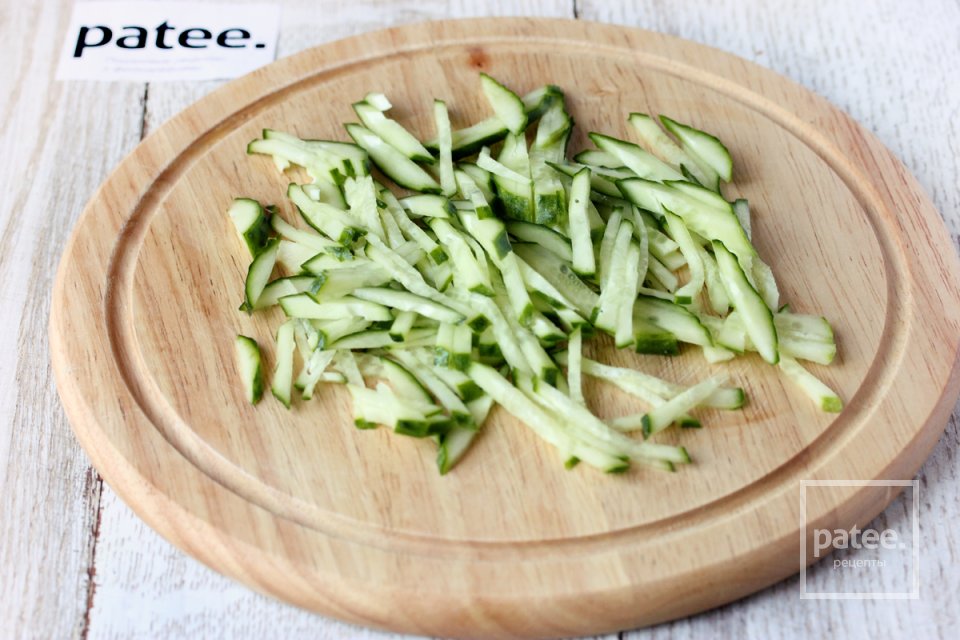 Лёгкий салат-микс с сухариками - Шаг 4