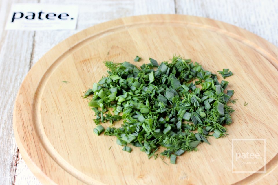 Лёгкий салат-микс с сухариками - Шаг 5