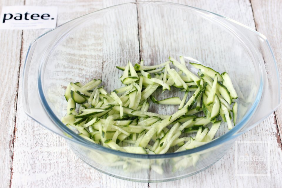 Лёгкий салат-микс с сухариками - Шаг 7