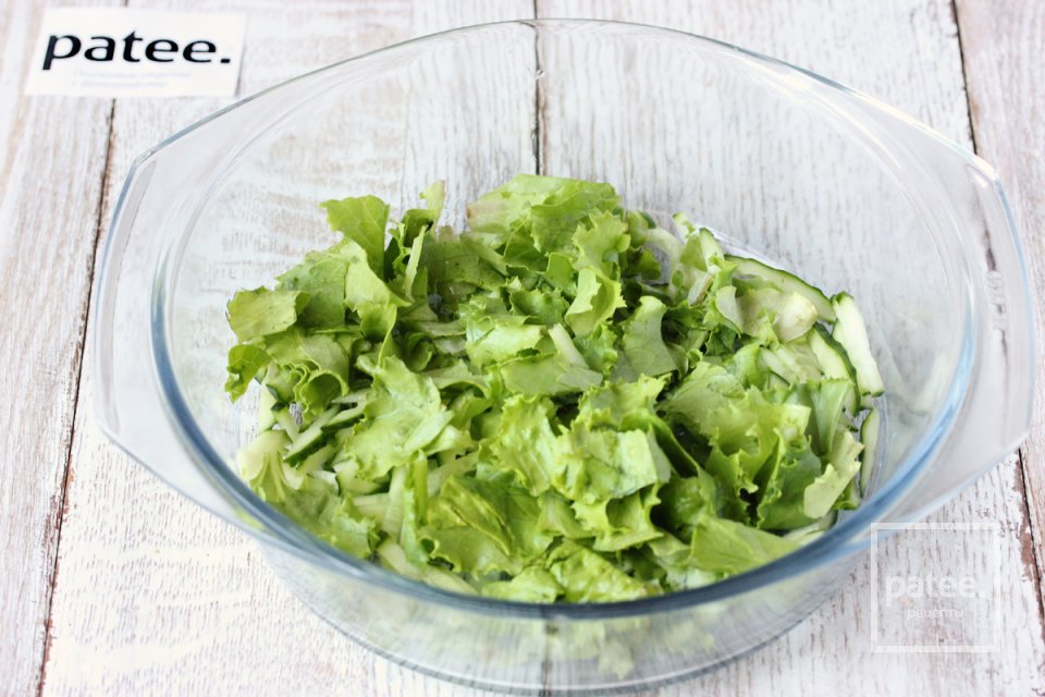 Лёгкий салат-микс с сухариками - Шаг 8