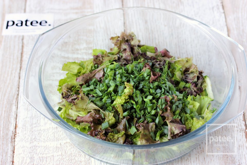 Лёгкий салат-микс с сухариками - Шаг 10