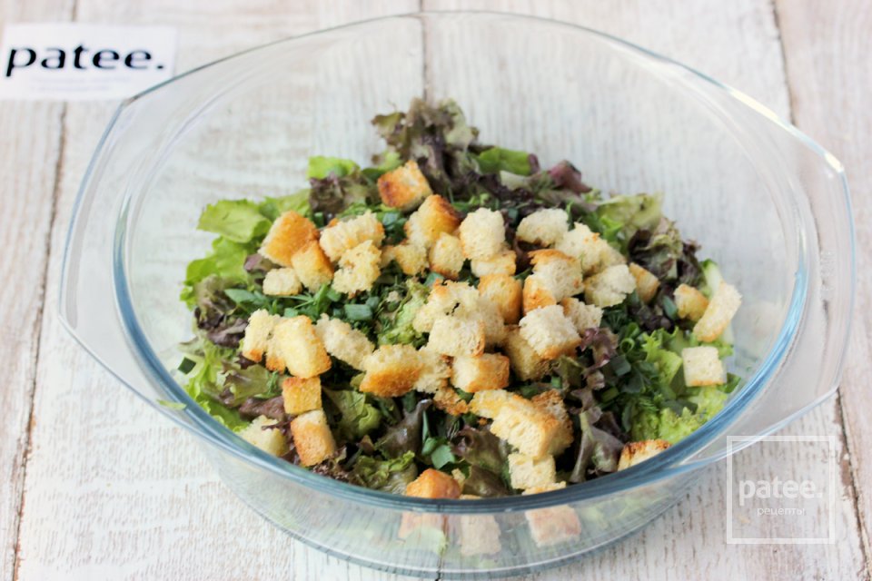 Лёгкий салат-микс с сухариками - Шаг 11