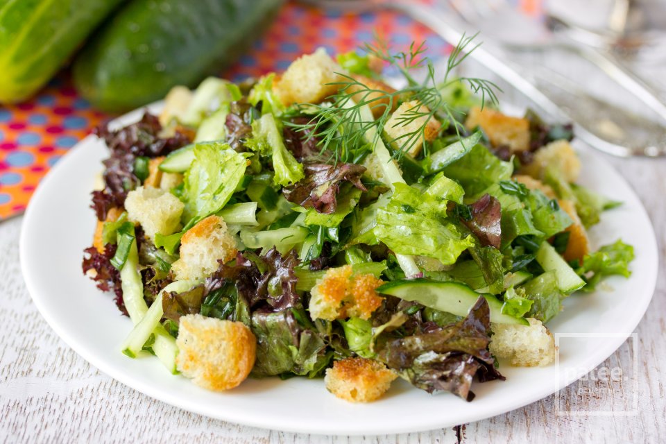 Лёгкий салат-микс с сухариками - Шаг 15