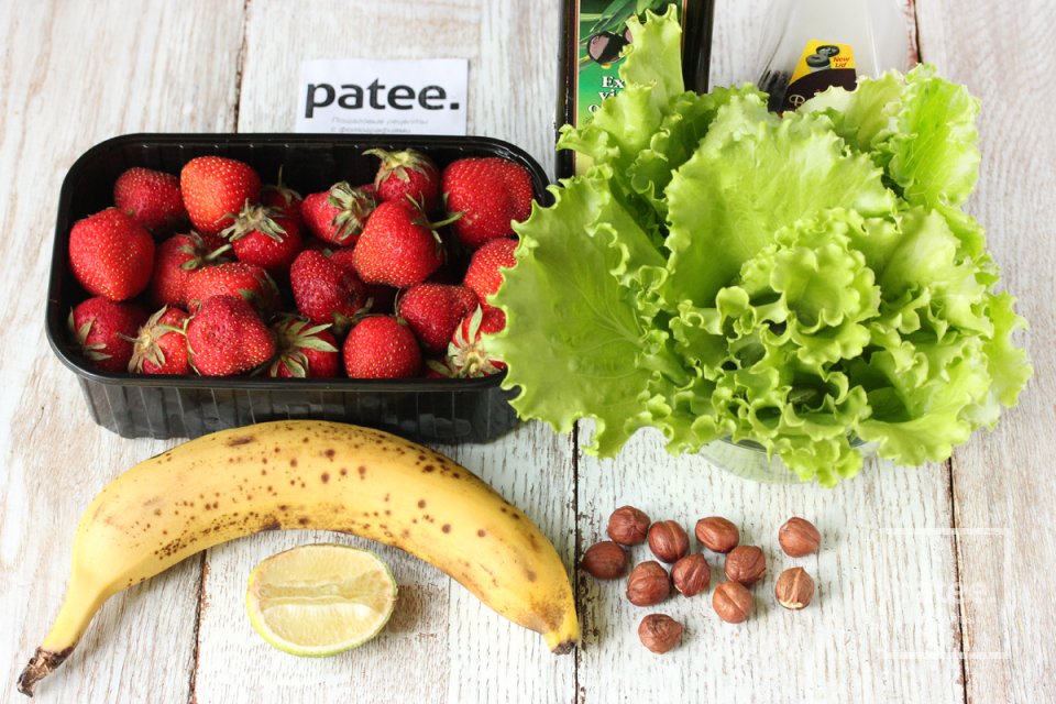 Клубнично-банановый пикантный салат - Шаг 1