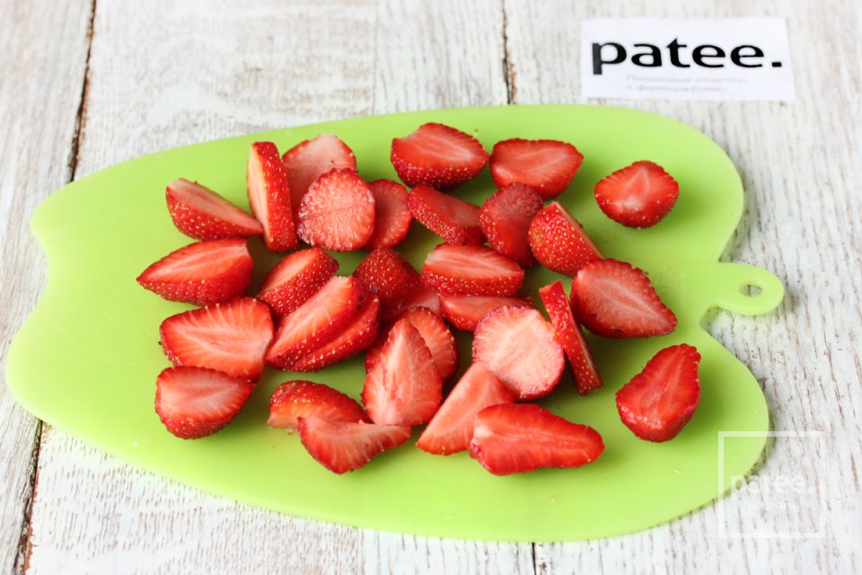 Клубнично-банановый пикантный салат - Шаг 2