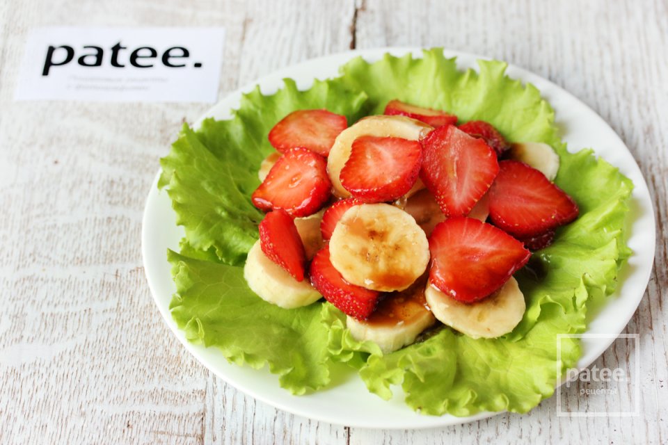 Клубнично-банановый пикантный салат - Шаг 11