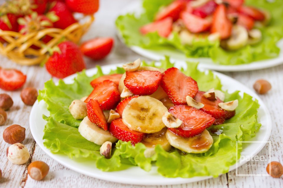 Клубнично-банановый пикантный салат - Шаг 13