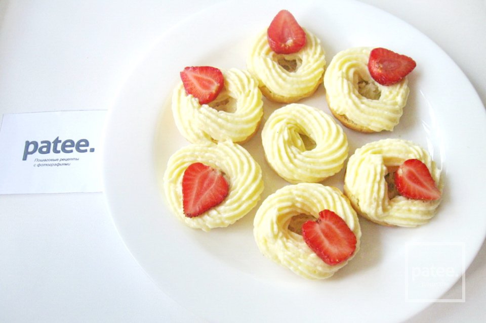 Торт из эклеров с клубникой - Шаг 18