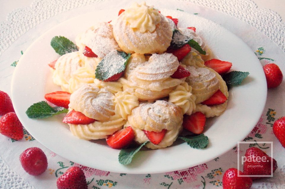 Торт из эклеров с клубникой - Шаг 19