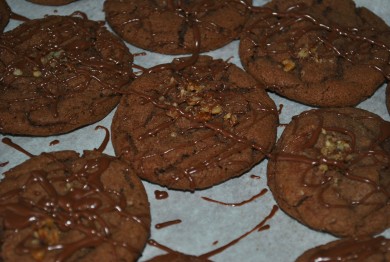 Рецепт Шоколадное печенье с орехами и глазурью