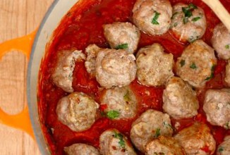 Фрикадельки из индейки в соусе маринара