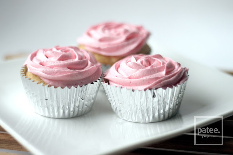 Кексы с белым шоколадом и малиной - Шаг 10