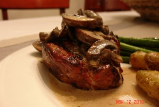 Говяжий стейк в грибном соусе