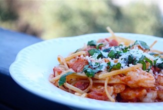 Лингвини с креветками в томатном соусе