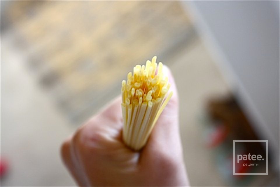 Лингвини с креветками в томатном соусе - Шаг 1