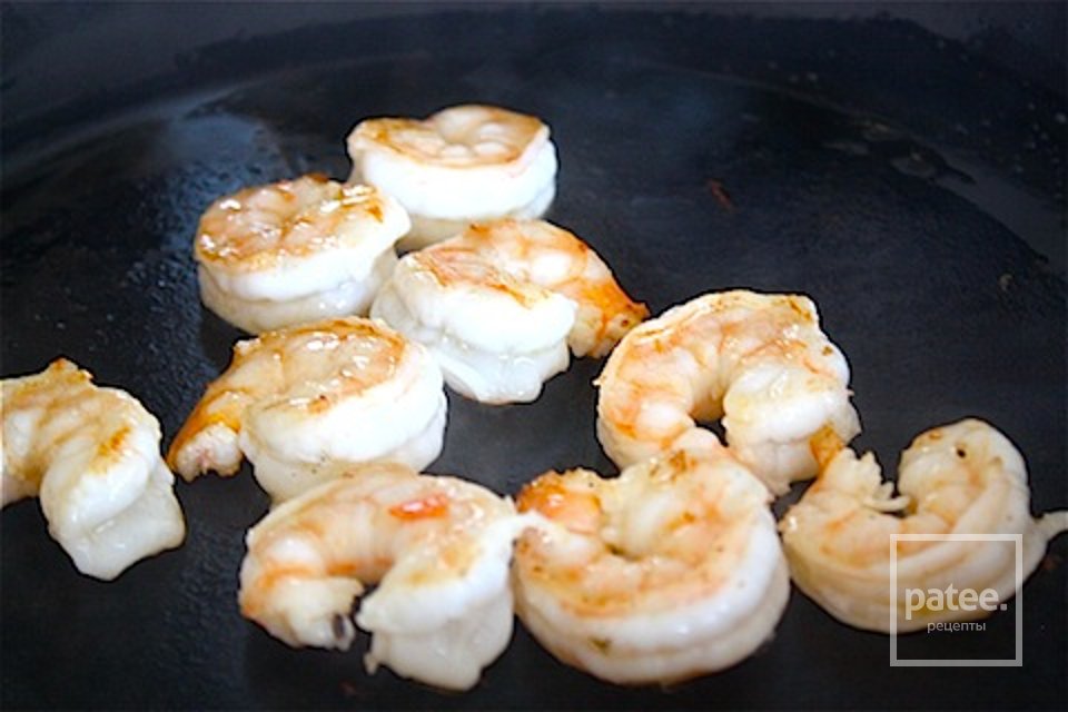 Лингвини с креветками в томатном соусе - Шаг 6