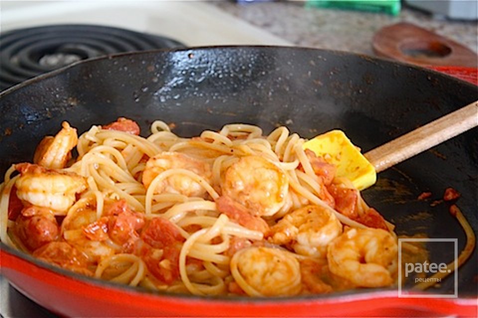 Лингвини с креветками в томатном соусе - Шаг 10
