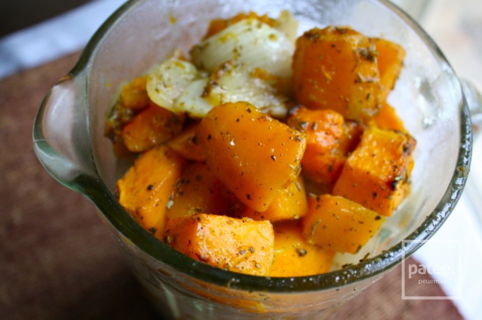 Суп с тыквой сквош, Прошутто и козьим сыром - Шаг 10