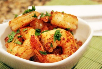 Жареные креветки с чесноком