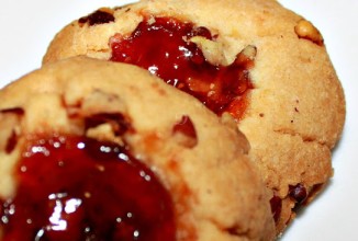 Печенье с орехами и джемом