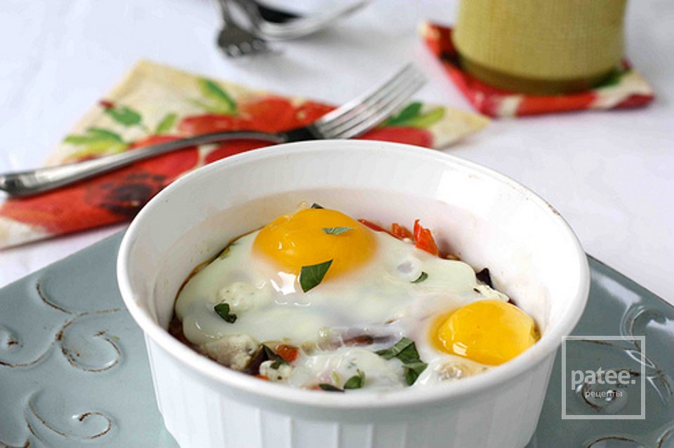 Яичница с оливками и козьим сыром - Шаг 9