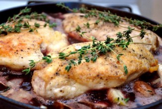 Куриное филе в винном соусе