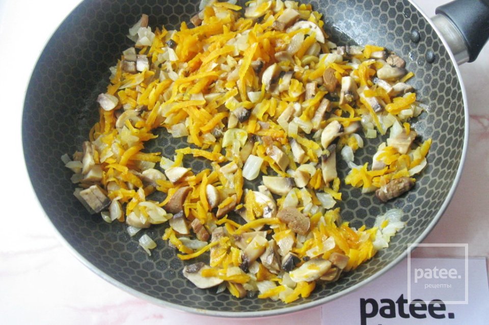 Голубцы с куриным фаршем, рисом и грибами - Шаг 7