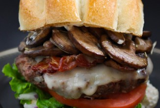 Бургеры с грибами и сыром