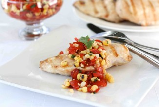 Куриные грудки с кукурузной сальсой