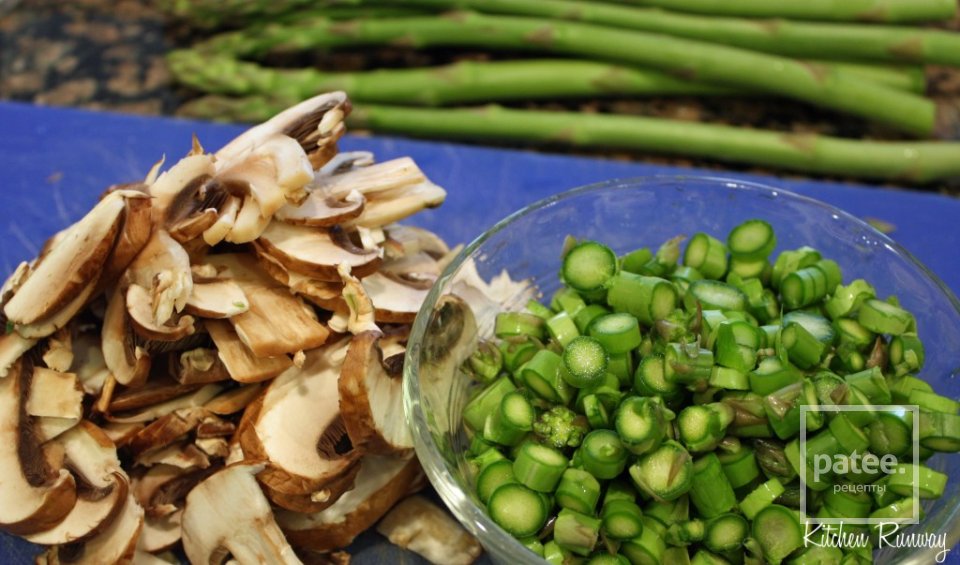 Запеченные яйца со спаржей и грибами - Шаг 2