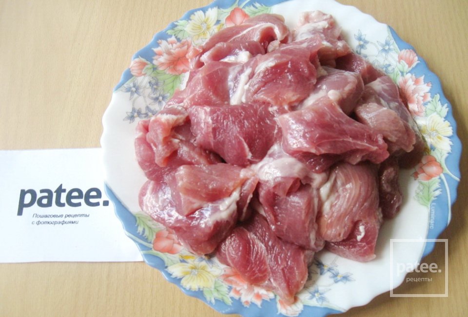 Свинина с грибами и кабачками в сырном соусе - Шаг 2