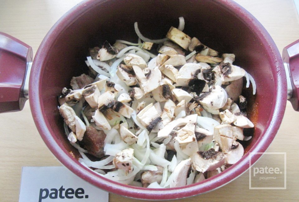 Свинина с грибами и кабачками в сырном соусе - Шаг 7