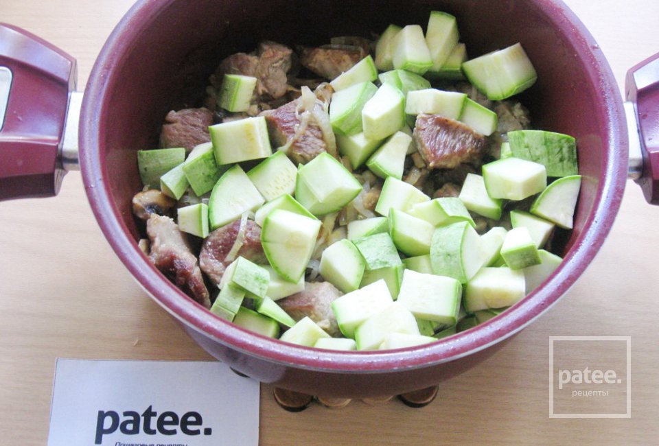 Свинина с грибами и кабачками в сырном соусе - Шаг 9